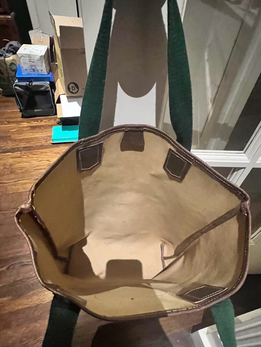 Authentic Gucci Beige GG Supreme Canvas Tote with Green and Red Strap. - Picture 8 of 9